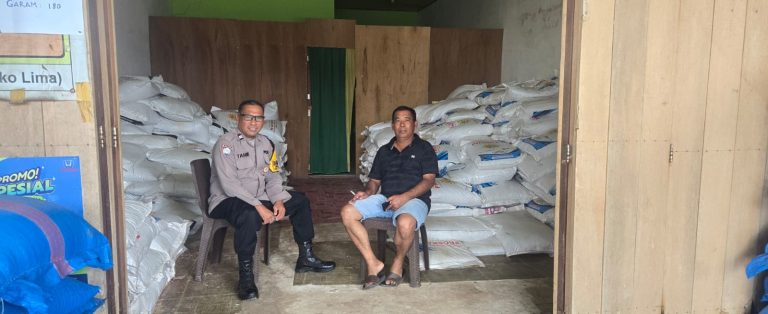 Bhabinkamtibmas Badak Ilir Sambangi Tokoh Pemuda Sampaikan Pesan Kamtibmas