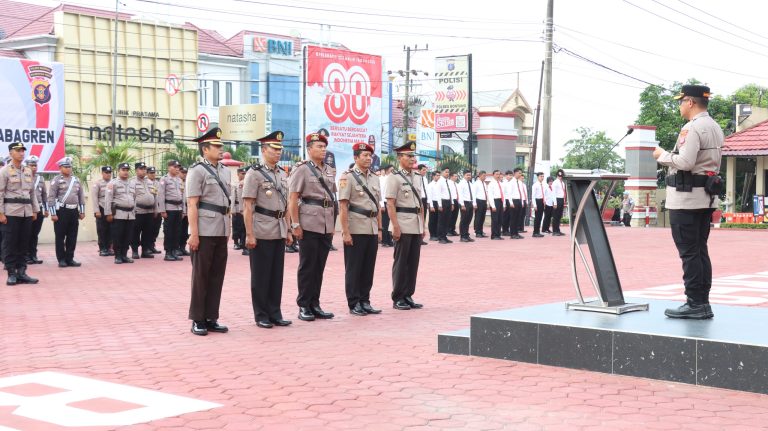Polres Bontang gelar Upacara Sertijab Kabag Ops dan Kasat Resnarkoba serta Pelantikan Jabatan Kabag Ren