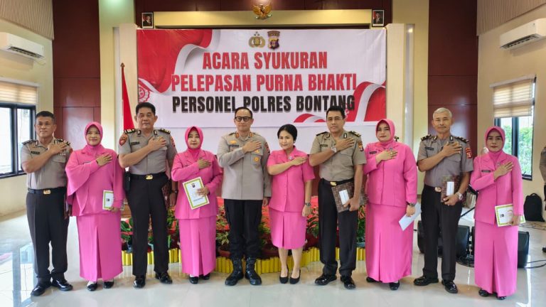 Polres Bontang gelar kegiatan Pelepasan Purna Bakti Personil Polres Bontang yang memasuki masa pensiun