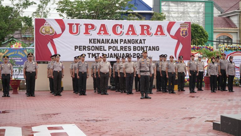 Polres Bontang Gelar Upacara Kenaikan Pangkat Reguler dan Percepatan Personilnya