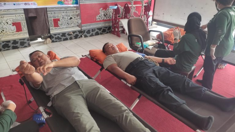 Bhabinkamtibmas Bontang Baru Turut Donor Darah Sambut Hari Raya Nyepi Tahun Baru Saka 1948